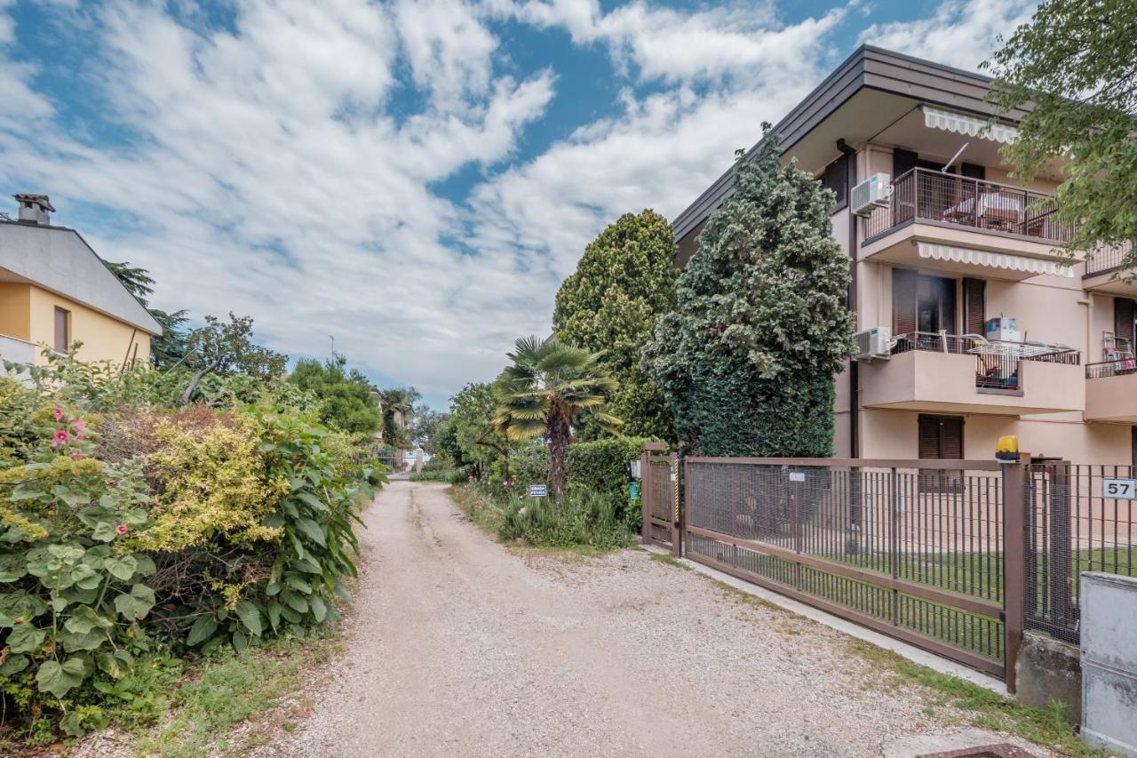 Casa Lugana 15 - Monolocale Con Piscina Fronte Lago Sirmione Zewnętrze zdjęcie