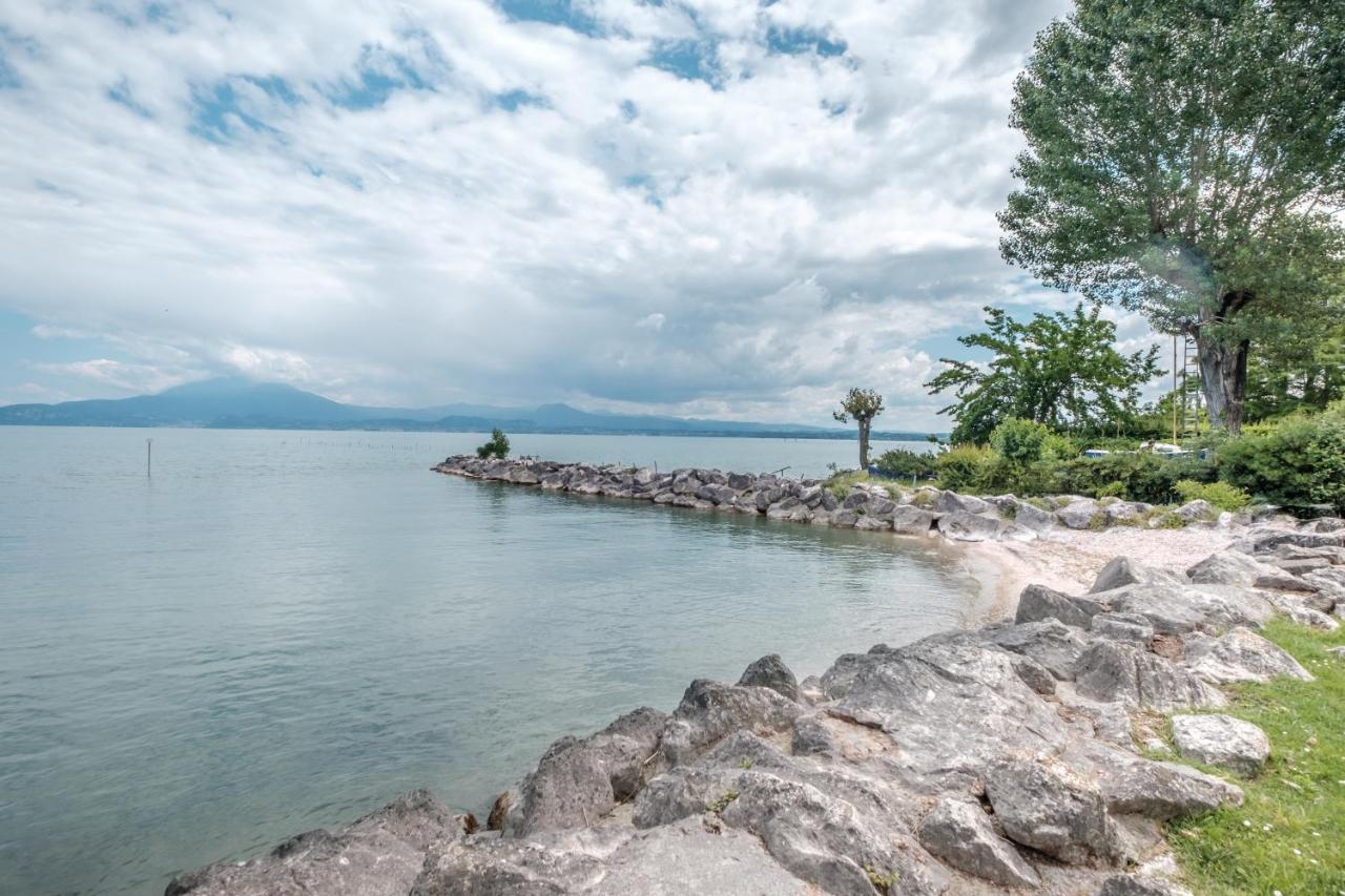 Casa Lugana 15 - Monolocale Con Piscina Fronte Lago Sirmione Zewnętrze zdjęcie