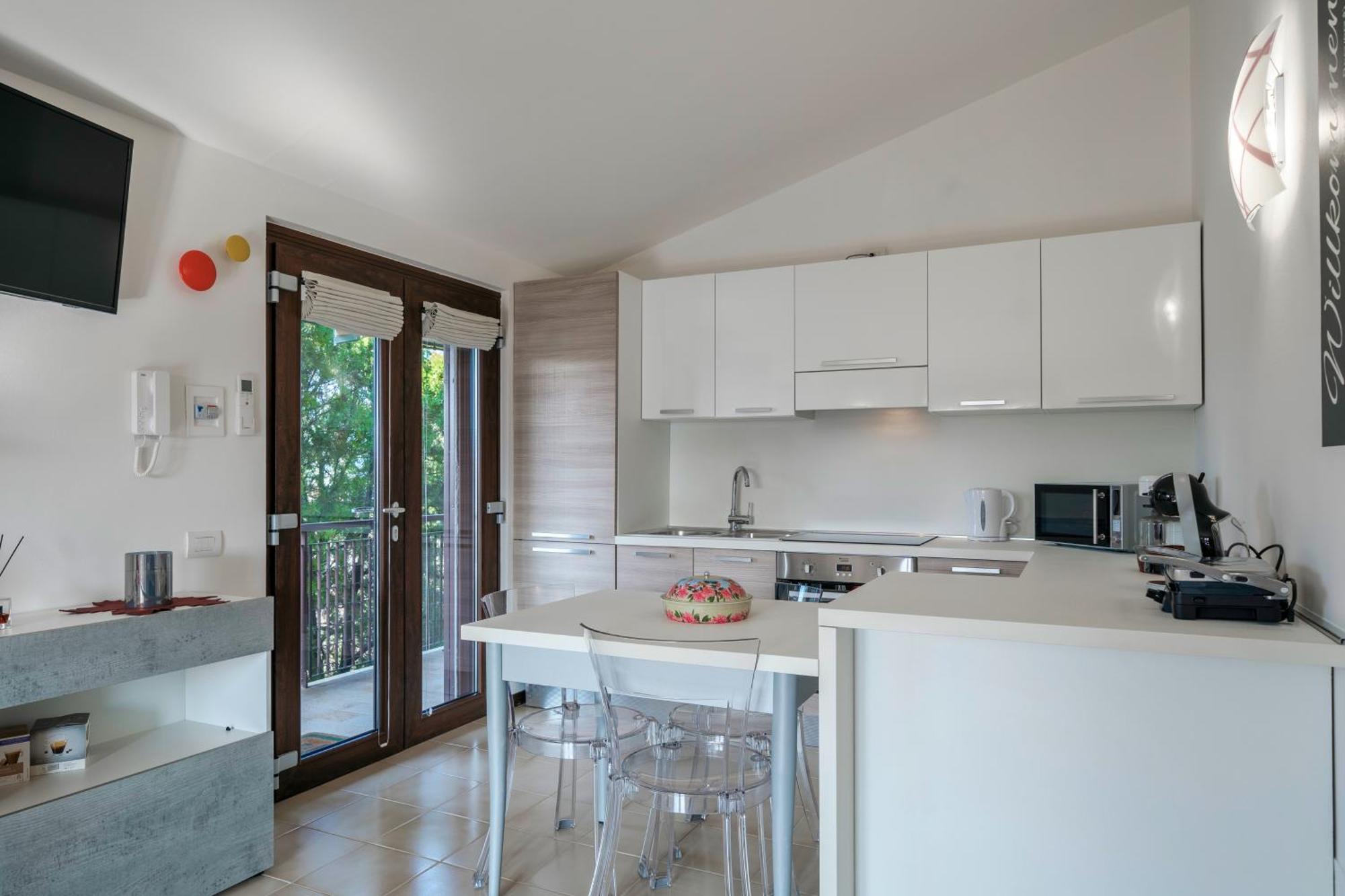 Casa Lugana 15 - Monolocale Con Piscina Fronte Lago Sirmione Zewnętrze zdjęcie