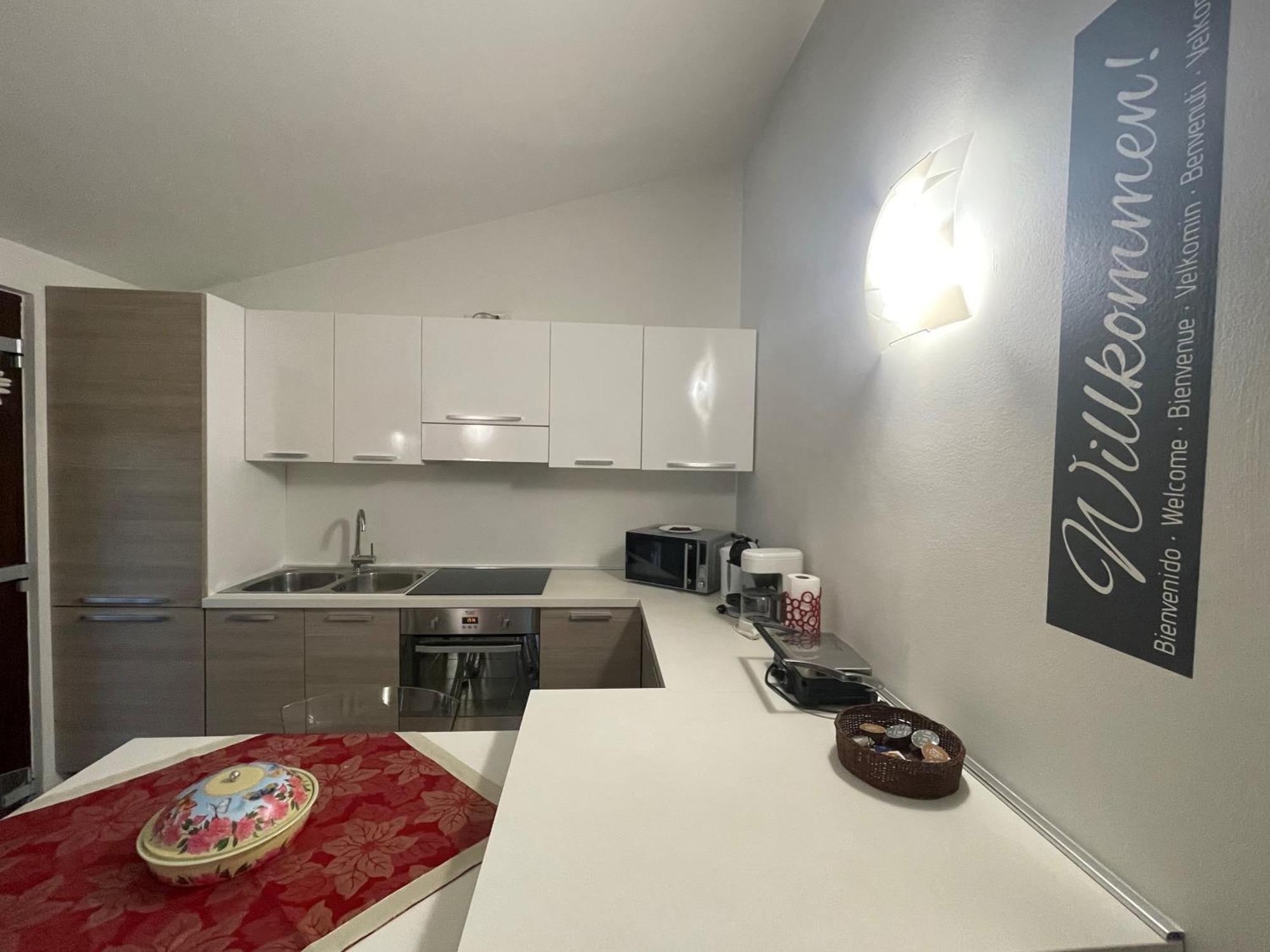 Casa Lugana 15 - Monolocale Con Piscina Fronte Lago Sirmione Zewnętrze zdjęcie
